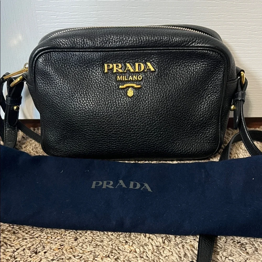 3308 Prada Black Leather Shoulder Bag with Gold Details - Picture 2 of 8